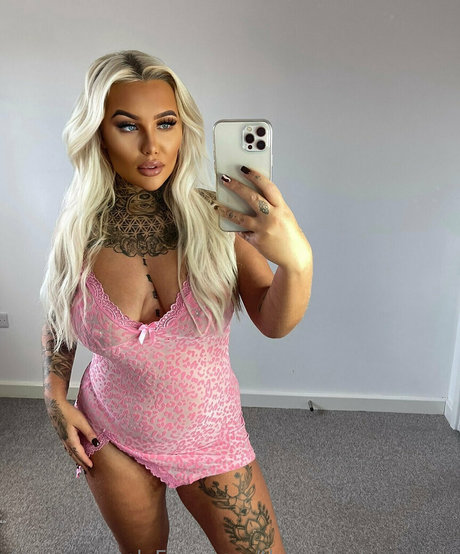 Nacktes geleaktes OnlyFans-Foto von Inkedblondieeee