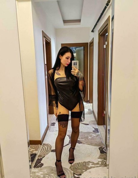 Nacktes geleaktes OnlyFans-Foto von Lolapixel