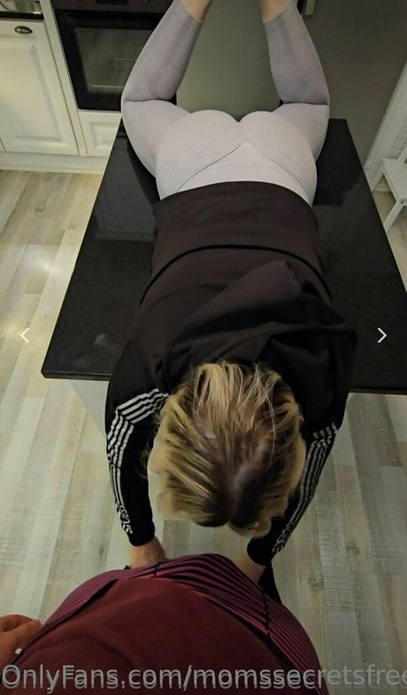 Nacktes geleaktes OnlyFans-Foto von Momssecretsfree