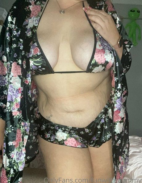 Nacktes geleaktes OnlyFans-Foto von Funwithmommy