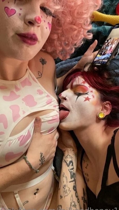 Nacktes geleaktes OnlyFans-Foto von Milkandhoney1201