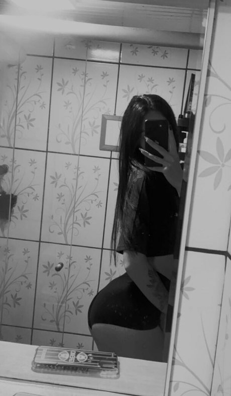 Nacktes geleaktes OnlyFans-Foto von Oliveiiranatt