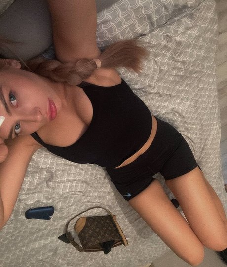 Nacktes geleaktes OnlyFans-Foto von Mihalina Novakovskaya