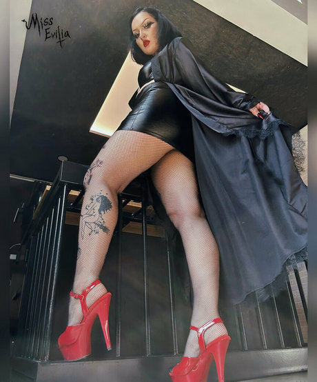 Nacktes geleaktes OnlyFans-Foto von Misseviliafree