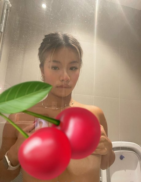 Nacktes geleaktes OnlyFans-Foto von Phoeyuibe