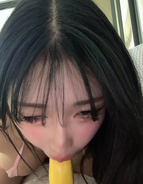 Nacktes geleaktes OnlyFans-Foto von Yunjini