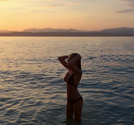Nacktes geleaktes OnlyFans-Foto von Amelie Manzoli