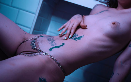 Nacktes geleaktes OnlyFans-Foto von Indieonline
