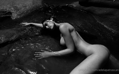 Nacktes geleaktes OnlyFans-Foto von Adela Patrascan