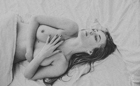Nacktes geleaktes OnlyFans-Foto von Adela Patrascan