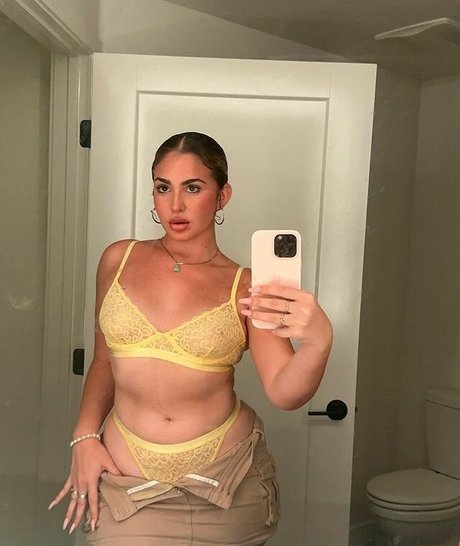 Nacktes geleaktes OnlyFans-Foto von Emely Hernandez