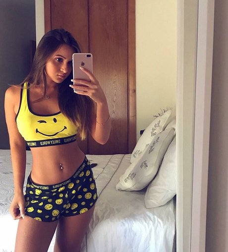 Nayara Azevedo