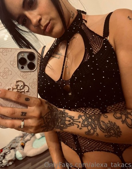 Nacktes geleaktes OnlyFans-Foto von Alexatakacs