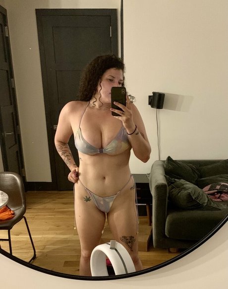 Nacktes geleaktes OnlyFans-Foto von Tiedyeblotter