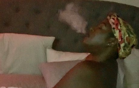 Nacktes geleaktes OnlyFans-Foto von Princess Kush