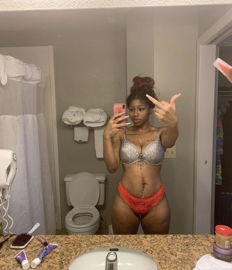 Nacktes geleaktes OnlyFans-Foto von Lilbootycyy