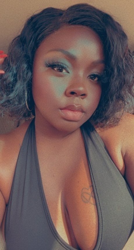 Nacktes geleaktes OnlyFans-Foto von Rikaaa