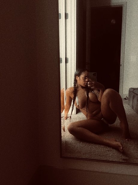 Nacktes geleaktes OnlyFans-Foto von Diff Brand