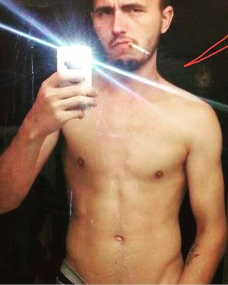 Nacktes geleaktes OnlyFans-Foto von Edward