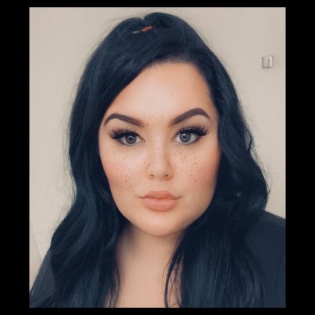 Nacktes geleaktes OnlyFans-Foto von Scarlett