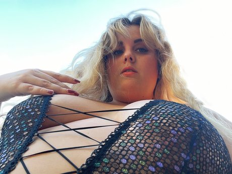Nacktes geleaktes OnlyFans-Foto von Queen B