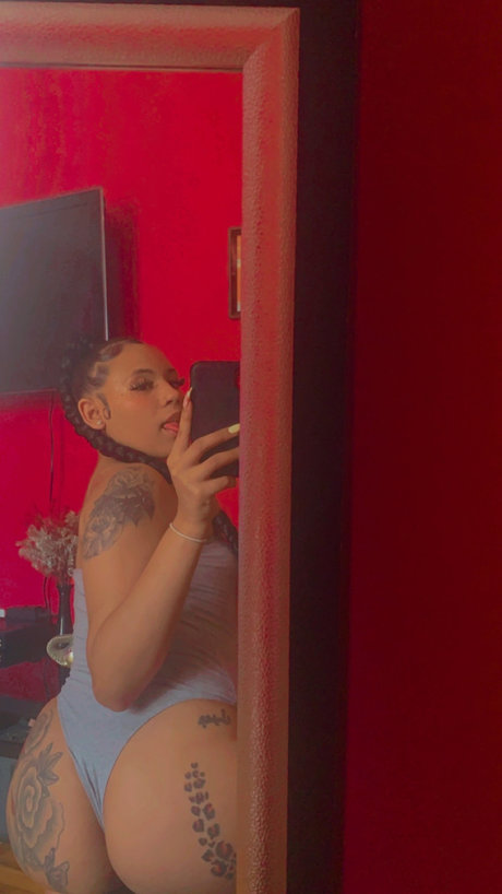 Nacktes geleaktes OnlyFans-Foto von Baddiebaddie