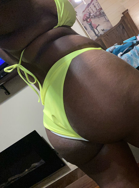 Nacktes geleaktes OnlyFans-Foto von Coco Mulan 