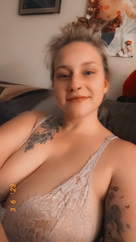 Nacktes geleaktes OnlyFans-Foto von Throat Baby 