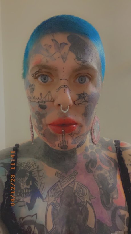 Nacktes geleaktes OnlyFans-Foto von Queen Bee