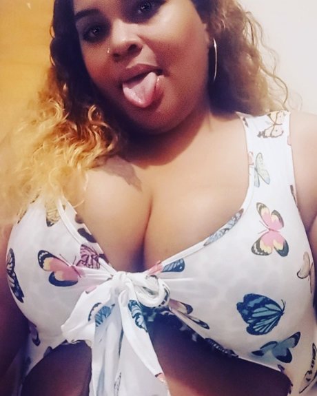 Nacktes geleaktes OnlyFans-Foto von Qu33nredd
