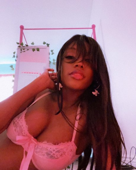 Nacktes geleaktes OnlyFans-Foto von Lay 