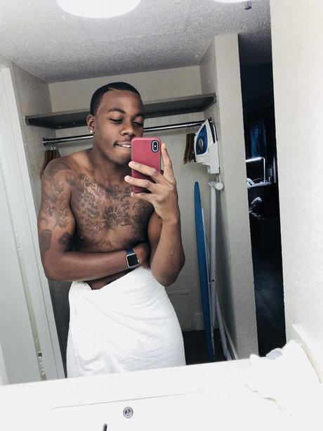 Nacktes geleaktes OnlyFans-Foto von Shottakeem