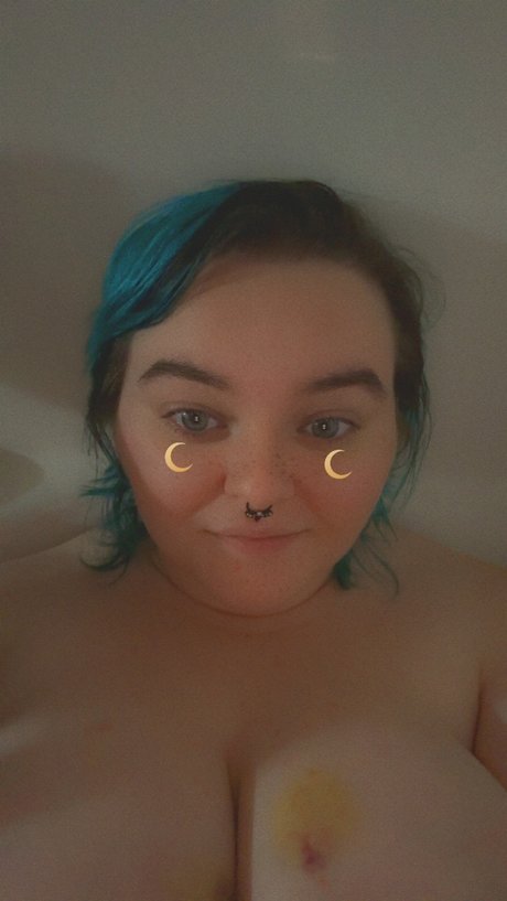 Nacktes geleaktes OnlyFans-Foto von Gods Little Priestess