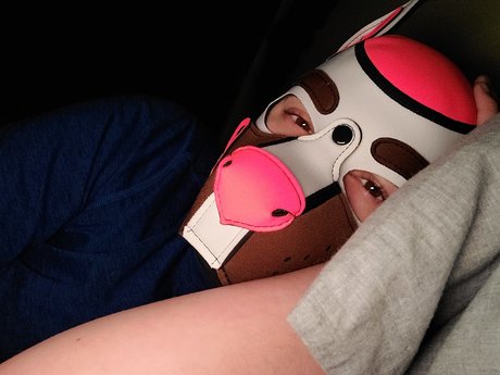 Nacktes geleaktes OnlyFans-Foto von Pup Neo