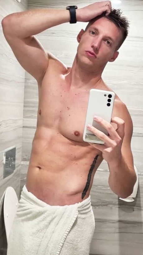 Nacktes geleaktes OnlyFans-Foto von Ej