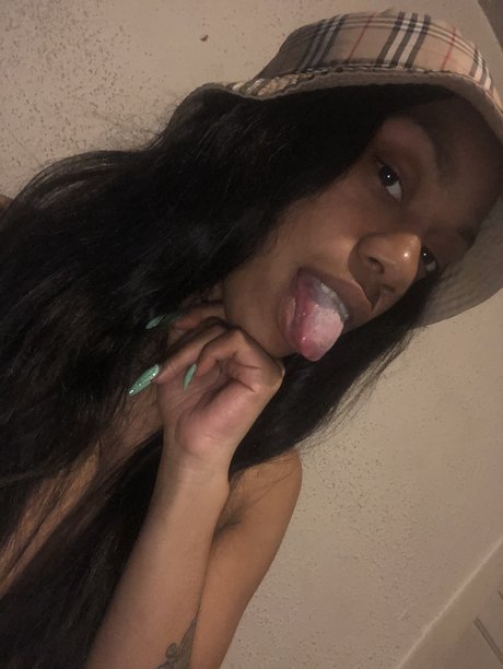 Nacktes geleaktes OnlyFans-Foto von Smiley