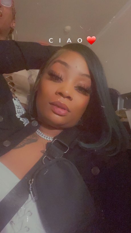 Nacktes geleaktes OnlyFans-Foto von Dolly Molly
