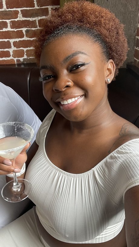 Nacktes geleaktes OnlyFans-Foto von Ebony