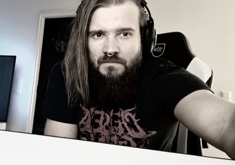 Nacktes geleaktes OnlyFans-Foto von Niko