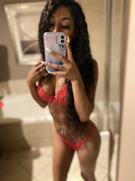 Nacktes geleaktes OnlyFans-Foto von Queentinny