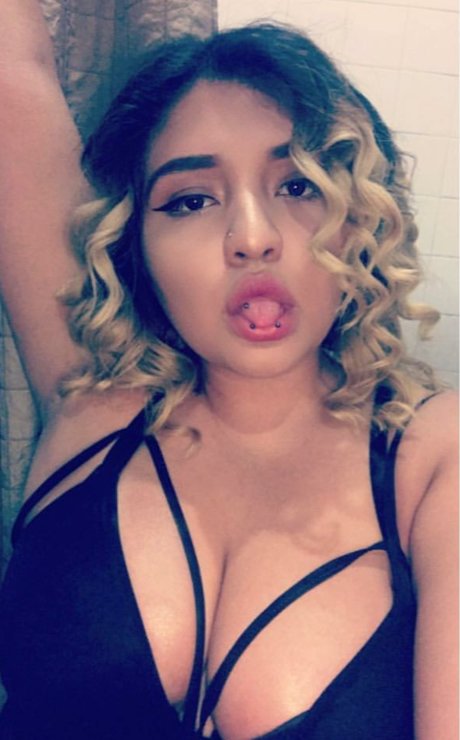 Nacktes geleaktes OnlyFans-Foto von Queen Rivera