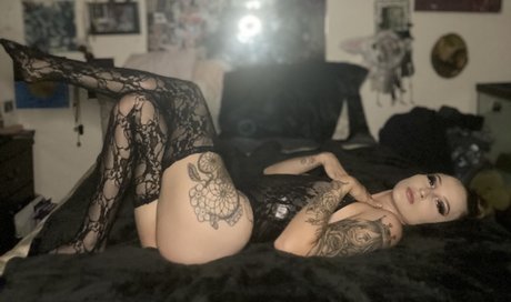 Nacktes geleaktes OnlyFans-Foto von Queen