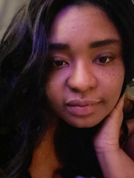 Nacktes geleaktes OnlyFans-Foto von Queen Nesh