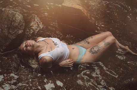 Nacktes geleaktes OnlyFans-Foto von Faith Long