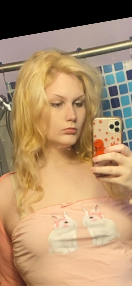 Nacktes geleaktes OnlyFans-Foto von Queenmaddie2000