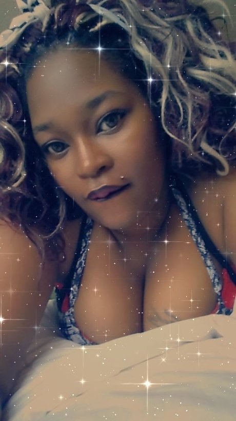 Nacktes geleaktes OnlyFans-Foto von Queen Carmellala