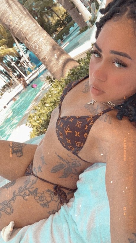 Nacktes geleaktes OnlyFans-Foto von Bae