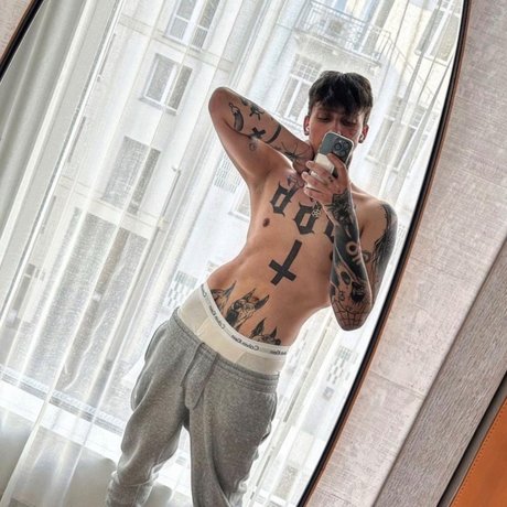 Nacktes geleaktes OnlyFans-Foto von Ralph Iratus Ferre