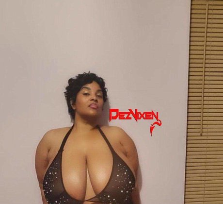Nacktes geleaktes OnlyFans-Foto von Dezvixenloaded