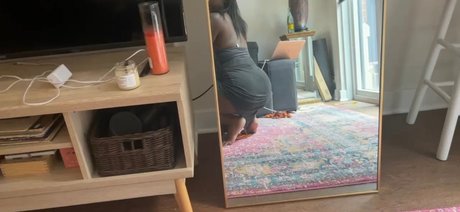 Nacktes geleaktes OnlyFans-Foto von Dex And Mona